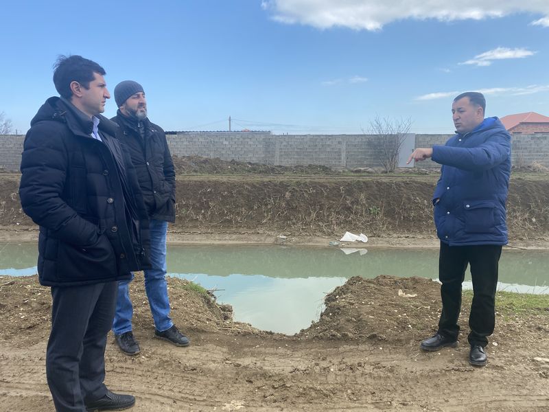 Батыр Эмеев проинспектировал проблемные участки КОРа и реки Черкес-озень