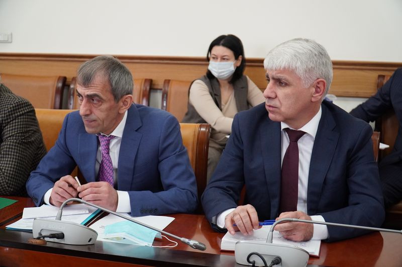 Абдулпатах Амирханов поручил проработать вопросы строительства объектов инженерной инфраструктуры на переселенческой территории Новолакского района