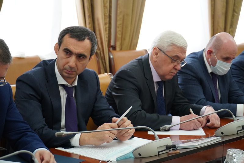 Абдулпатах Амирханов поручил проработать вопросы строительства объектов инженерной инфраструктуры на переселенческой территории Новолакского района