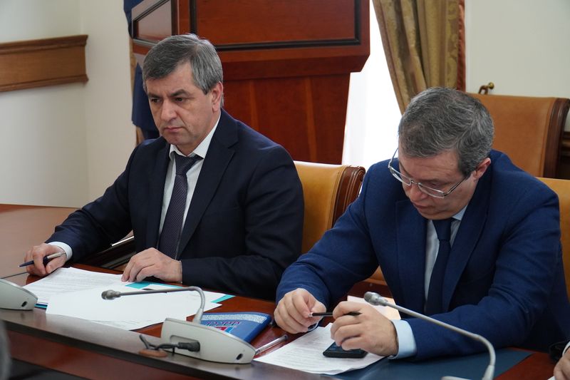 Абдулпатах Амирханов поручил проработать вопросы строительства объектов инженерной инфраструктуры на переселенческой территории Новолакского района