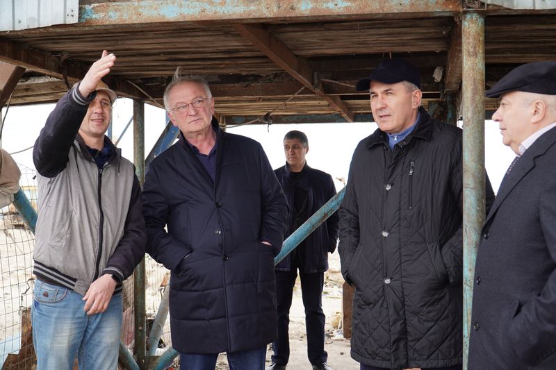 Премьер-министр Дагестана посетил детсад-долгострой и мусорный полигон в Избербаше