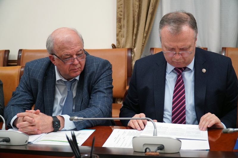 Нюсрет Омаров провел заседание президиума Совета при Главе РД по стратегическому развитию и проектной деятельности