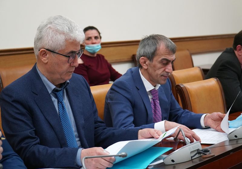 Нюсрет Омаров провел заседание президиума Совета при Главе РД по стратегическому развитию и проектной деятельности
