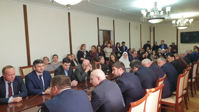 Артура Сулейманова представили в качестве министра строительства Дагестана