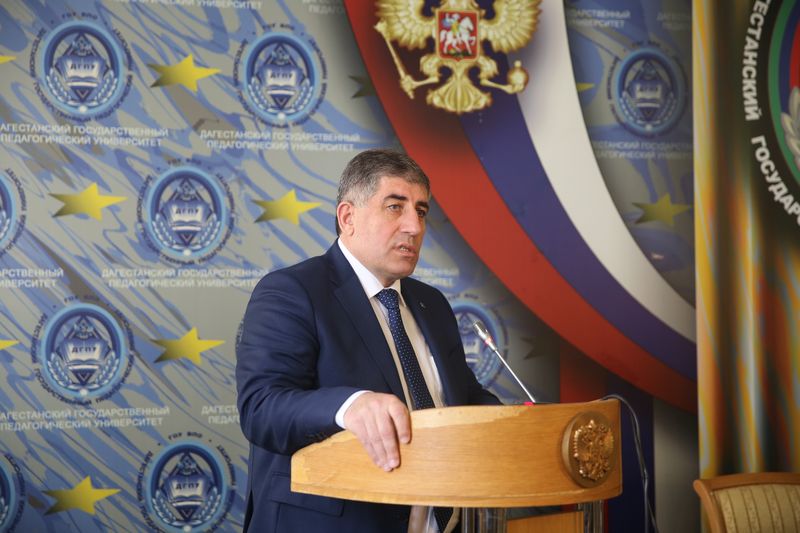 Наримана Асварова официально представили в качестве нового ректора ДГПУ