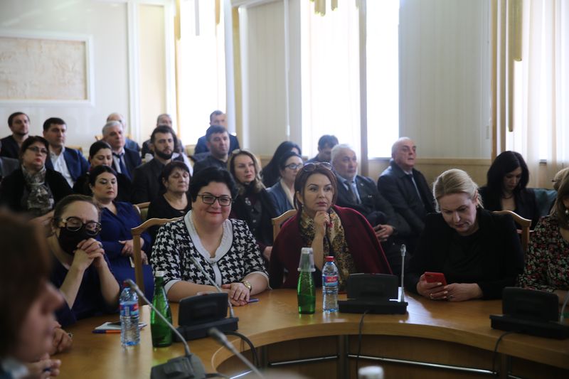 Наримана Асварова официально представили в качестве нового ректора ДГПУ