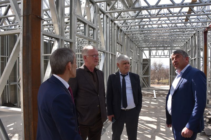 Абдулпатах Амирханов поручил проработать вопрос строительства новой поликлиники в Акушинском районе