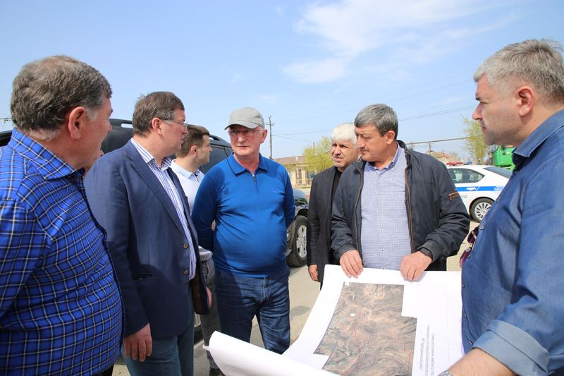 Абдулпатах Амирханов ознакомился с социально-экономическими проблемами Карабудахкентского района