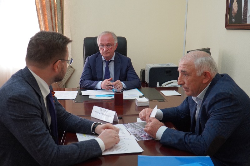 Председатель Правительства Дагестана провёл личный приём граждан