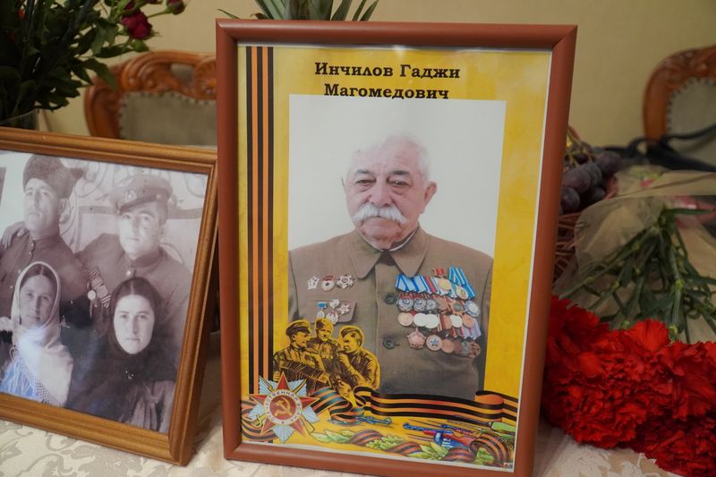 Абдулпатах Амирханов поздравил ветерана Великой Отечественной войны Гаджи Инчилова с Днем Победы