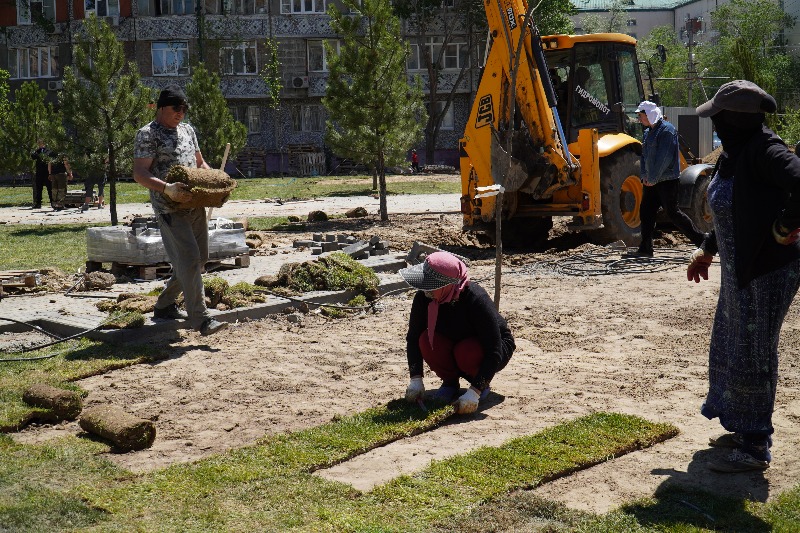 В Каспийске ко Дню Победы благоустроили сквер