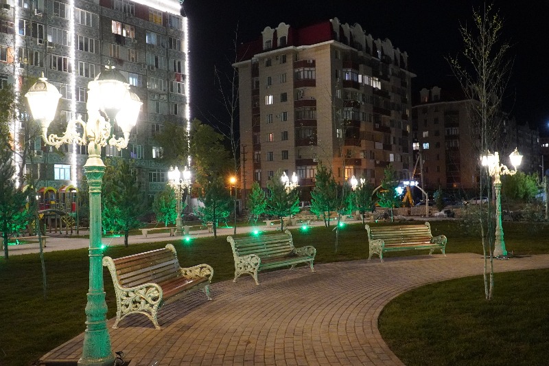 В Каспийске ко Дню Победы благоустроили сквер