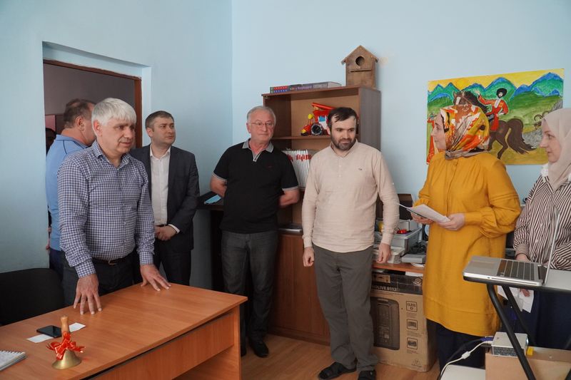 Абдулпатах Амирханов поздравил учащихся центра обучения детей инвалидов с окончанием учебного года