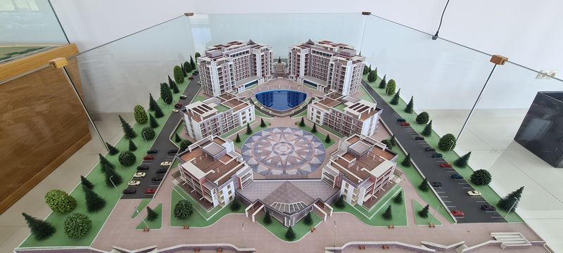 Батыр Эмеев ознакомился с ходом строительства курортно-гостиничного комплекса «Atlantis Marina»