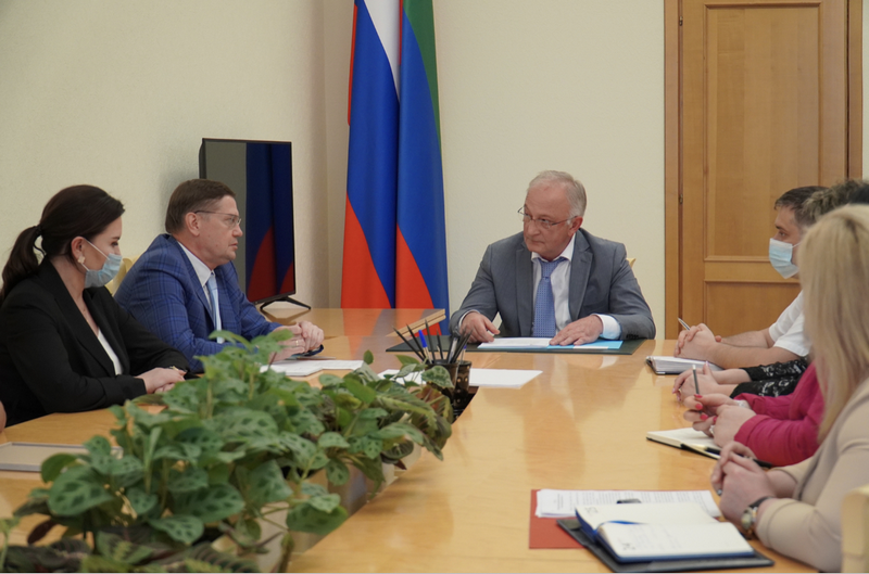 Правительство РД и Профсоюз работников здравоохранения РФ продолжат сотрудничество в реализации программ поддержки медиков