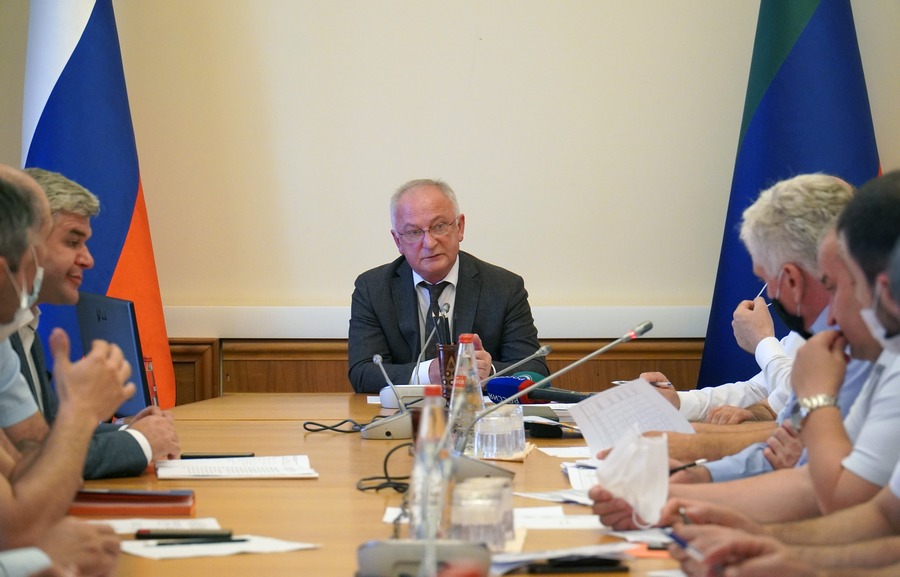 Абдулпатах Амирханов призвал муниципалитеты активизировать работу по вовлечению в оборот земель сельхозназначения