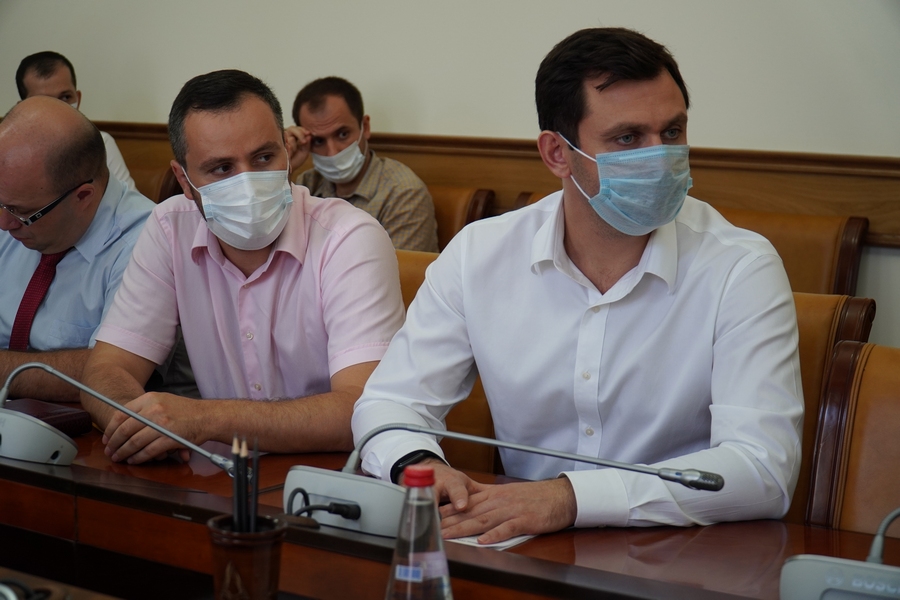 Абдулпатах Амирханов напомнил региональным министрам о персональной ответственности за реализацию нацпроектов