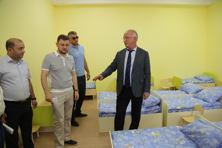 Абдулпатах Амирханов проверил готовность двух новых детских садов Махачкалы к открытию