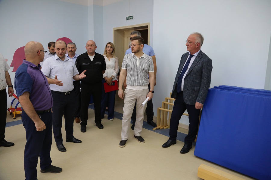 Абдулпатах Амирханов проверил готовность двух новых детских садов Махачкалы к открытию