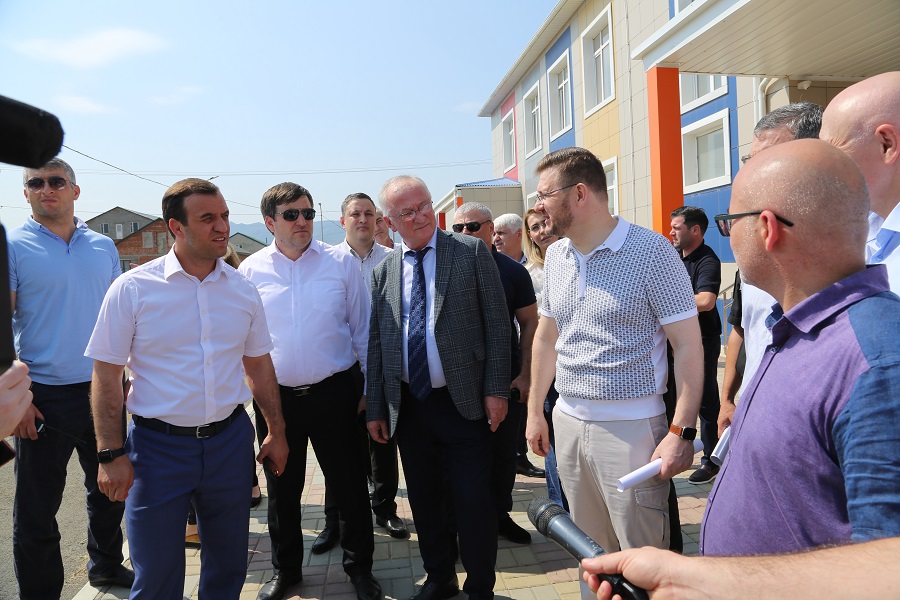Абдулпатах Амирханов проверил готовность двух новых детских садов Махачкалы к открытию