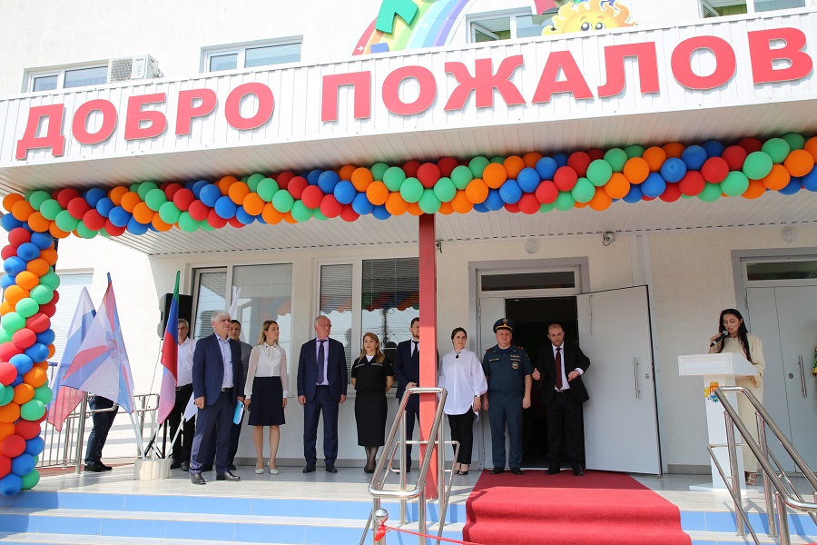 Абдулпатах Амирханов принял участие в открытии нового детского сада на 250 мест в микрорайоне Ак-Гель г.Махачкалы