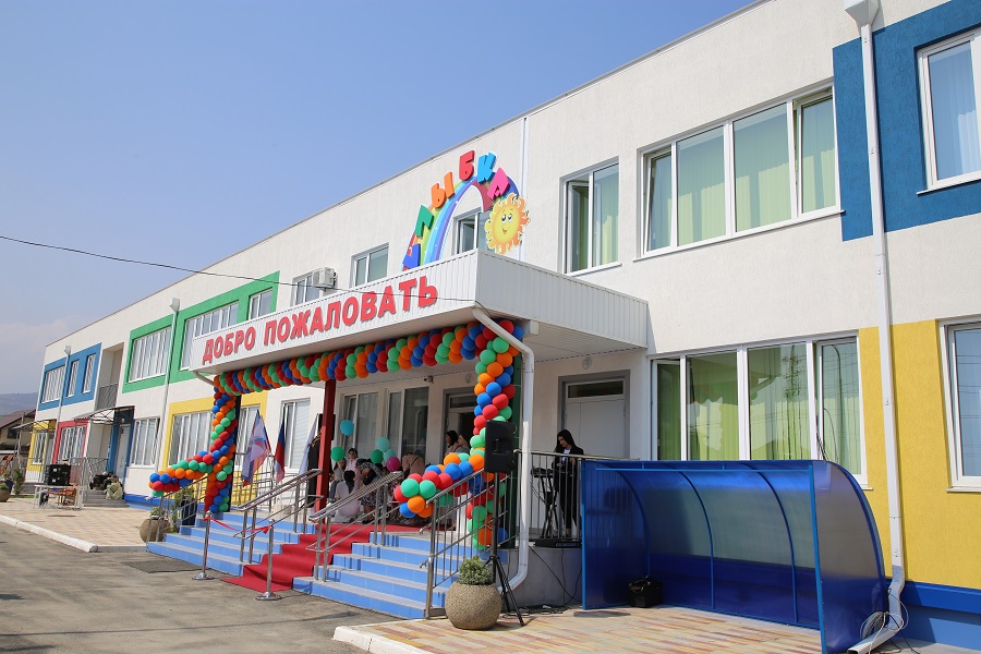 Абдулпатах Амирханов принял участие в открытии нового детского сада на 250 мест в микрорайоне Ак-Гель г.Махачкалы