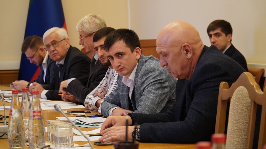 Ремонт 96 улиц до конца года завершат в Махачкале
