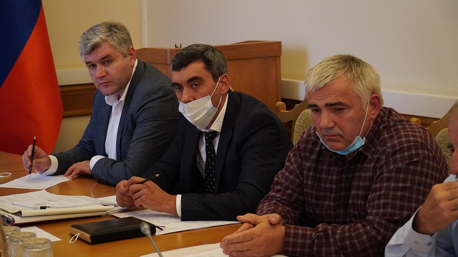 Земельный вопрос жителей Кизлярского района рассмотрели в Правительстве Дагестана    