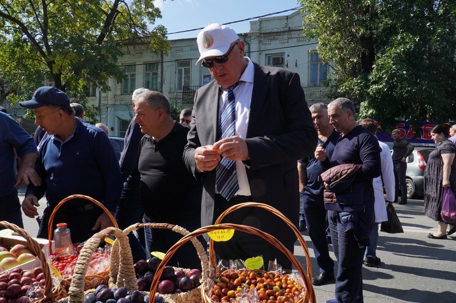 Около 200 сельхозпроизводителей представляют свою продукцию на ярмарке в Махачкале