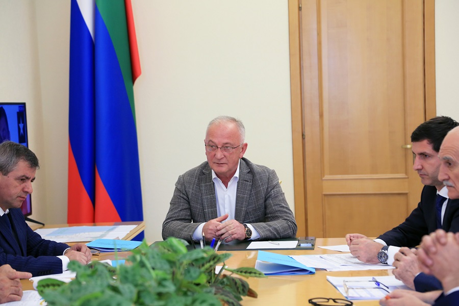 Абдулпатах Амирханов поручил рассмотреть возможности участия Дагестана в новых госпрограммах