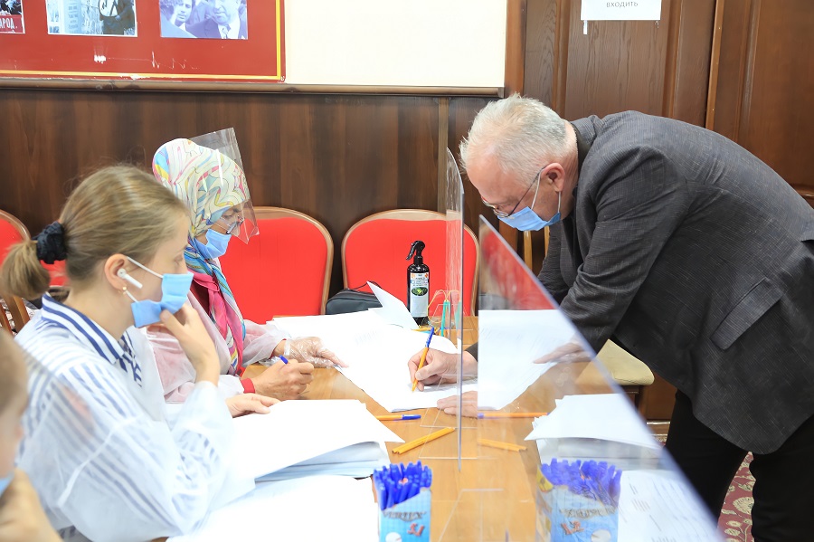Абдулпатах Амирханов проголосовал на выборах в Госдуму и Народное Собрание РД