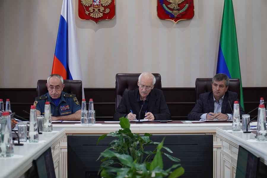 Свыше 100 человек и 40 единиц техники привлечены к ликвидации последствий непогоды в Дагестане