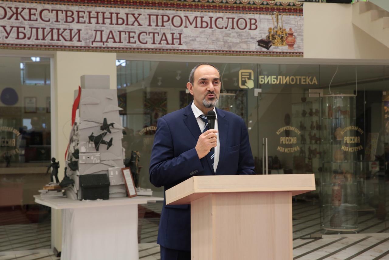 Федеральная выставка «Роль учителя в истории России» открыта в Махачкале