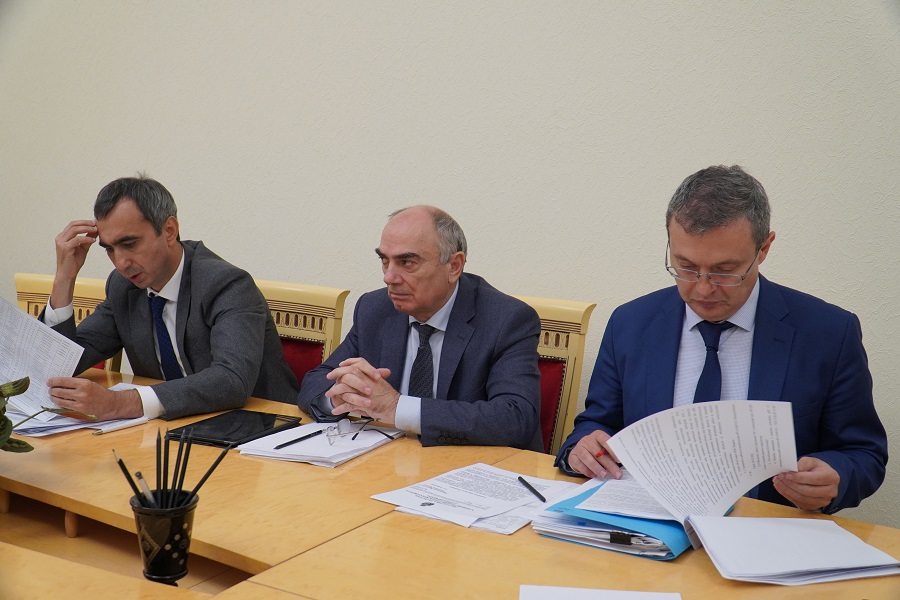 Вопросы оптимизации расходов на аренду административных зданий обсудили в Правительстве РД
