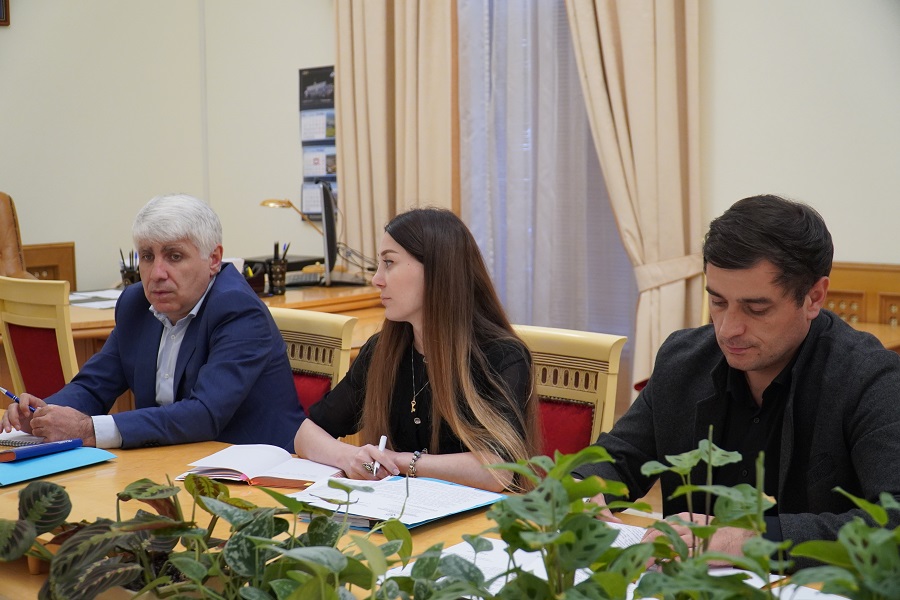 Вопросы оптимизации расходов на аренду административных зданий обсудили в Правительстве РД