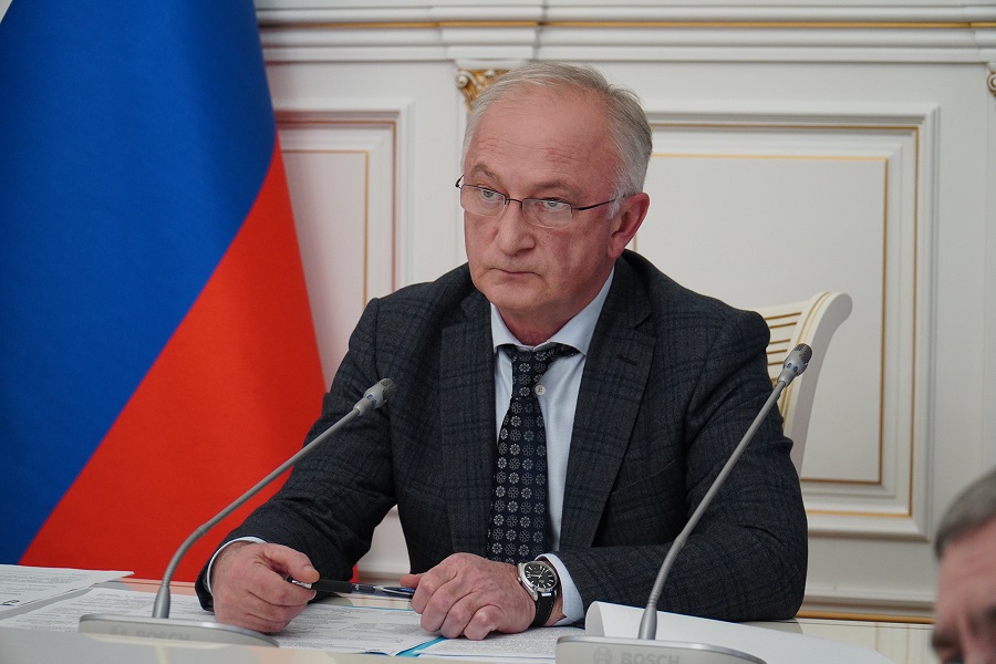 Абдулпатах Амирханов провел заседание Совета по координации деятельности контролирующих органов в финансово-бюджетной сфере