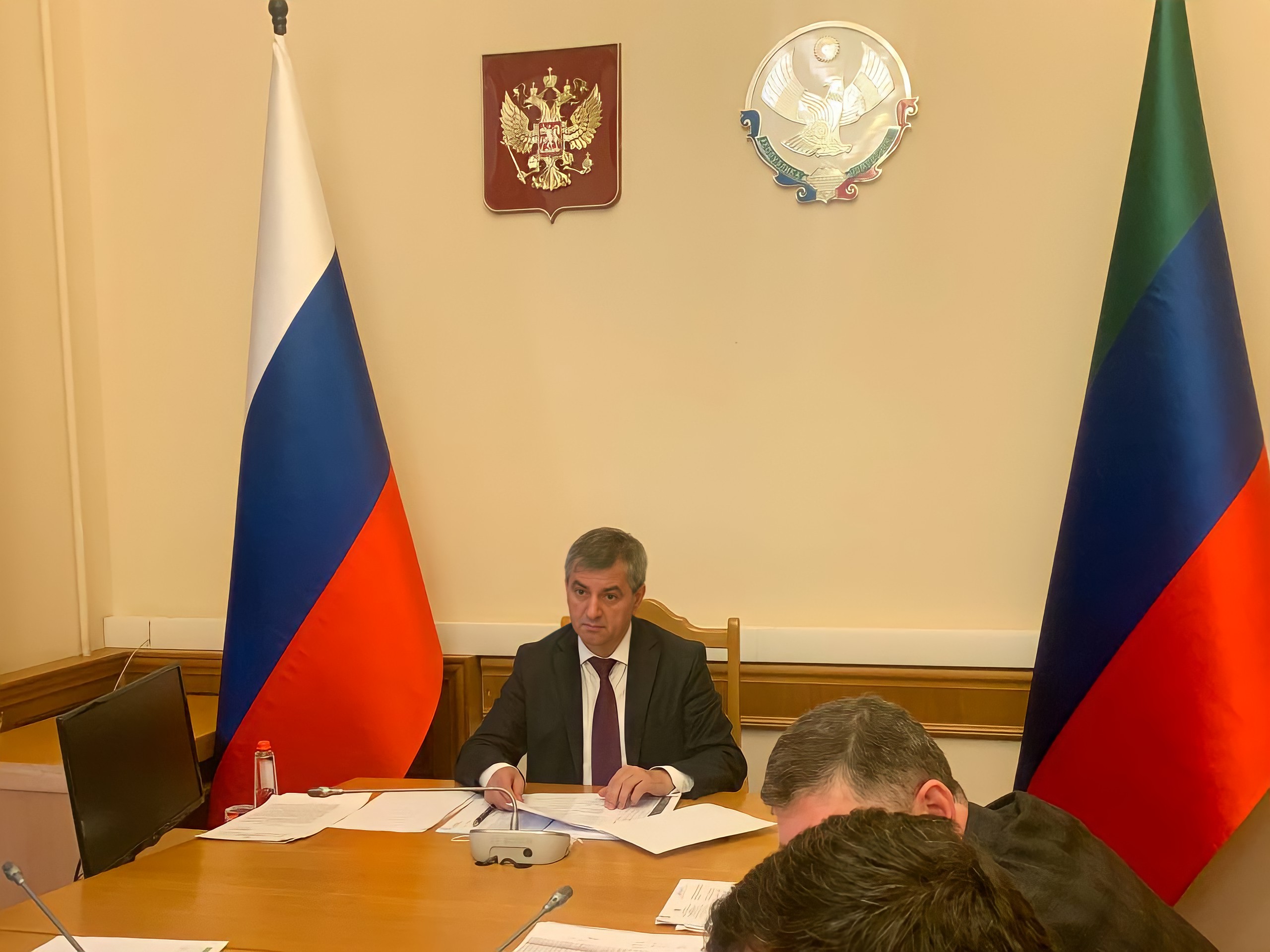 Вопросы увеличения собственных доходов муниципальных образований обсудили в Правительстве РД