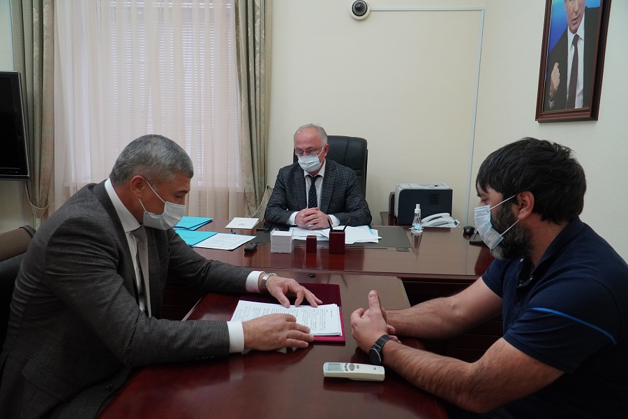 Абдулпатах Амирханов провел приём граждан