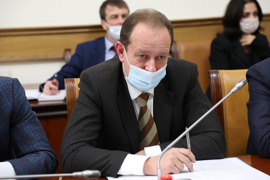 Абдулпатах Амирханов провёл совещание по подготовке к юбилею Расула Гамзатова