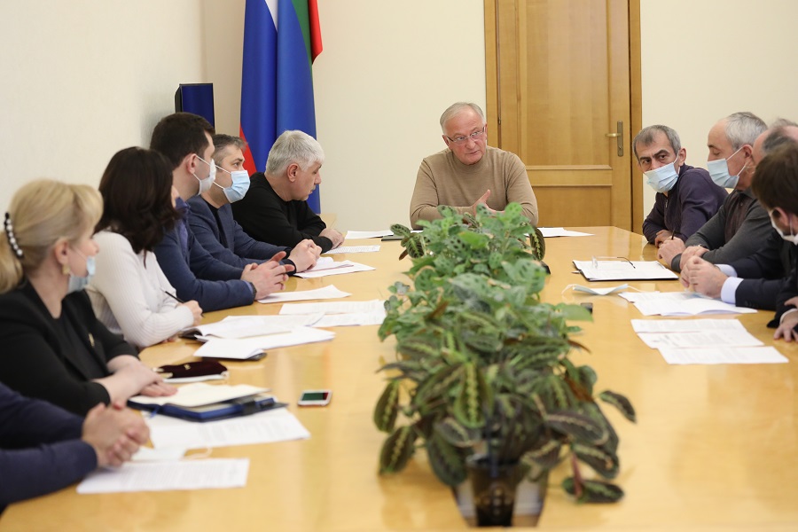 Ситуацию с пожаром в школе в Цунтинском районе обсудили под руководством Абдулпатаха Амирханова