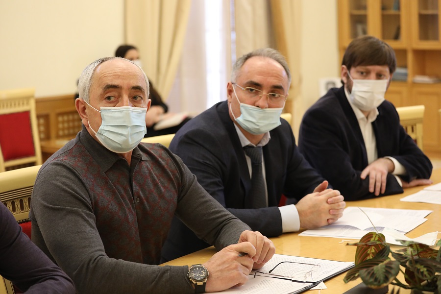 Ситуацию с пожаром в школе в Цунтинском районе обсудили под руководством Абдулпатаха Амирханова