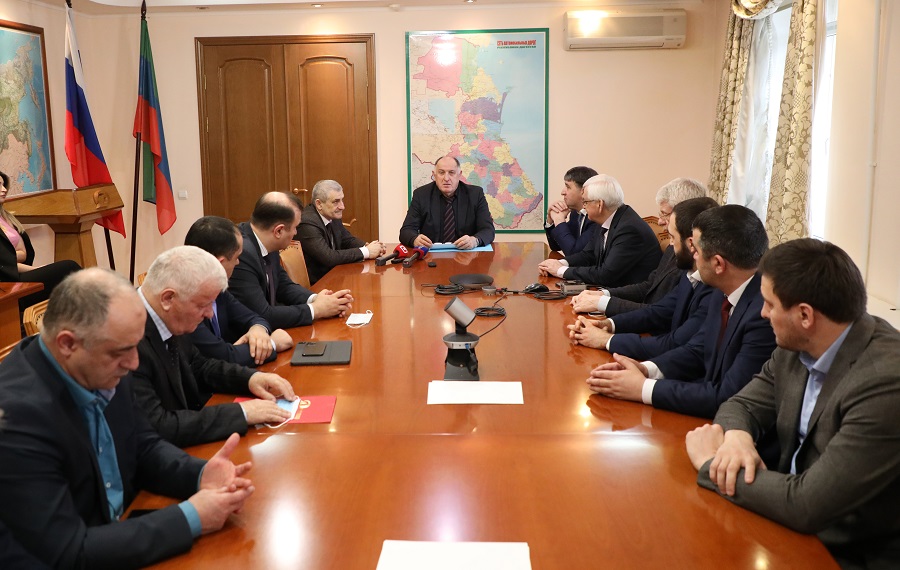 Абдулмуслим Абдулмуслимов представил Джамбулата Салавова в качестве министра транспорта Дагестана