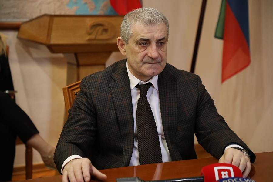 Абдулмуслим Абдулмуслимов представил Джамбулата Салавова в качестве министра транспорта Дагестана