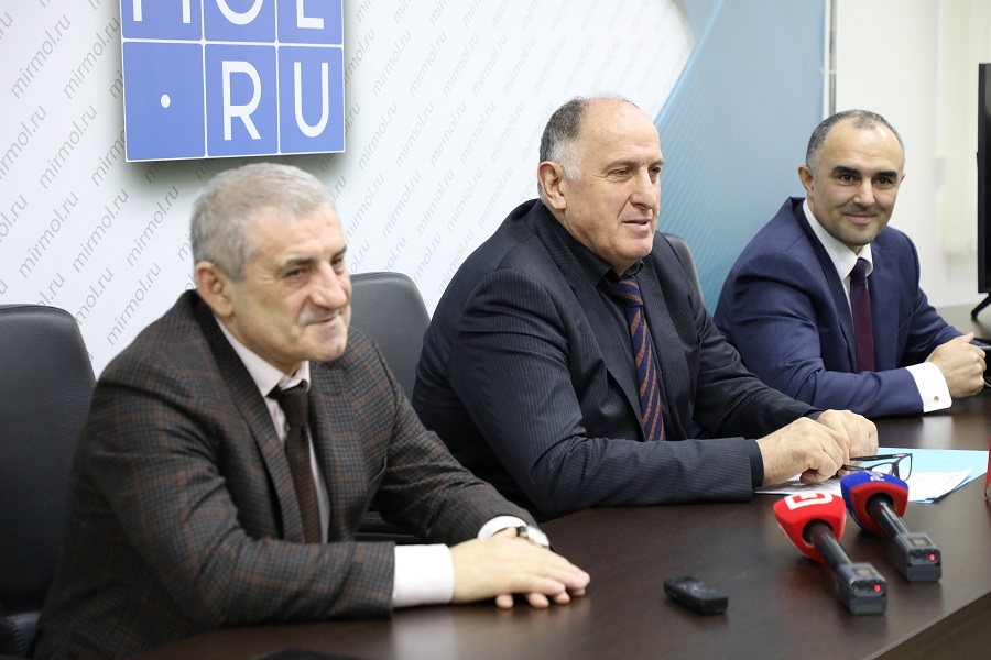 Премьер Дагестана представил нового главу Минцифры РД Юрия Гамзатова