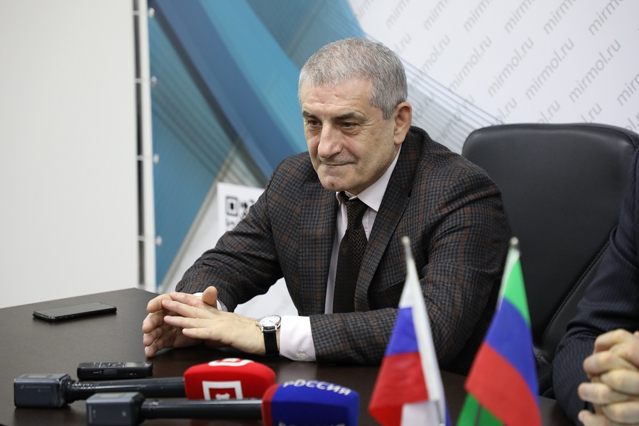 Премьер Дагестана представил нового главу Минцифры РД Юрия Гамзатова