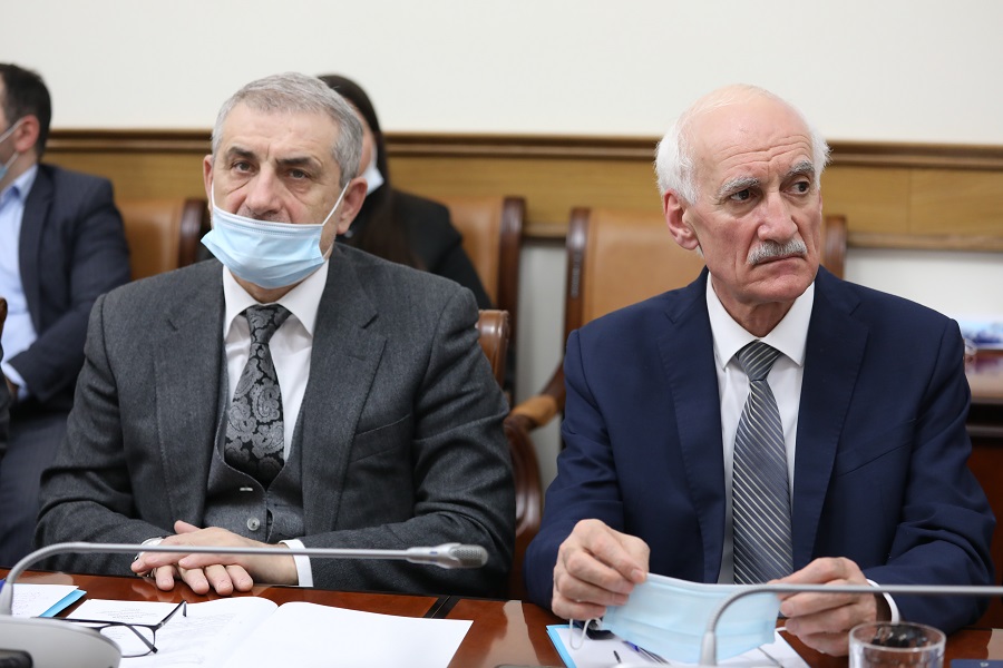 Власти Дагестана обеспечат продовольственную безопасность и проработают меры поддержки бизнеса