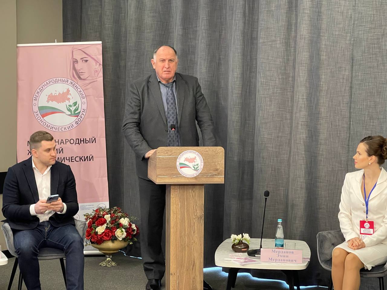 Абдулмуслим Абдулмуслимов поприветствовал участников первого международного женского экономического форума