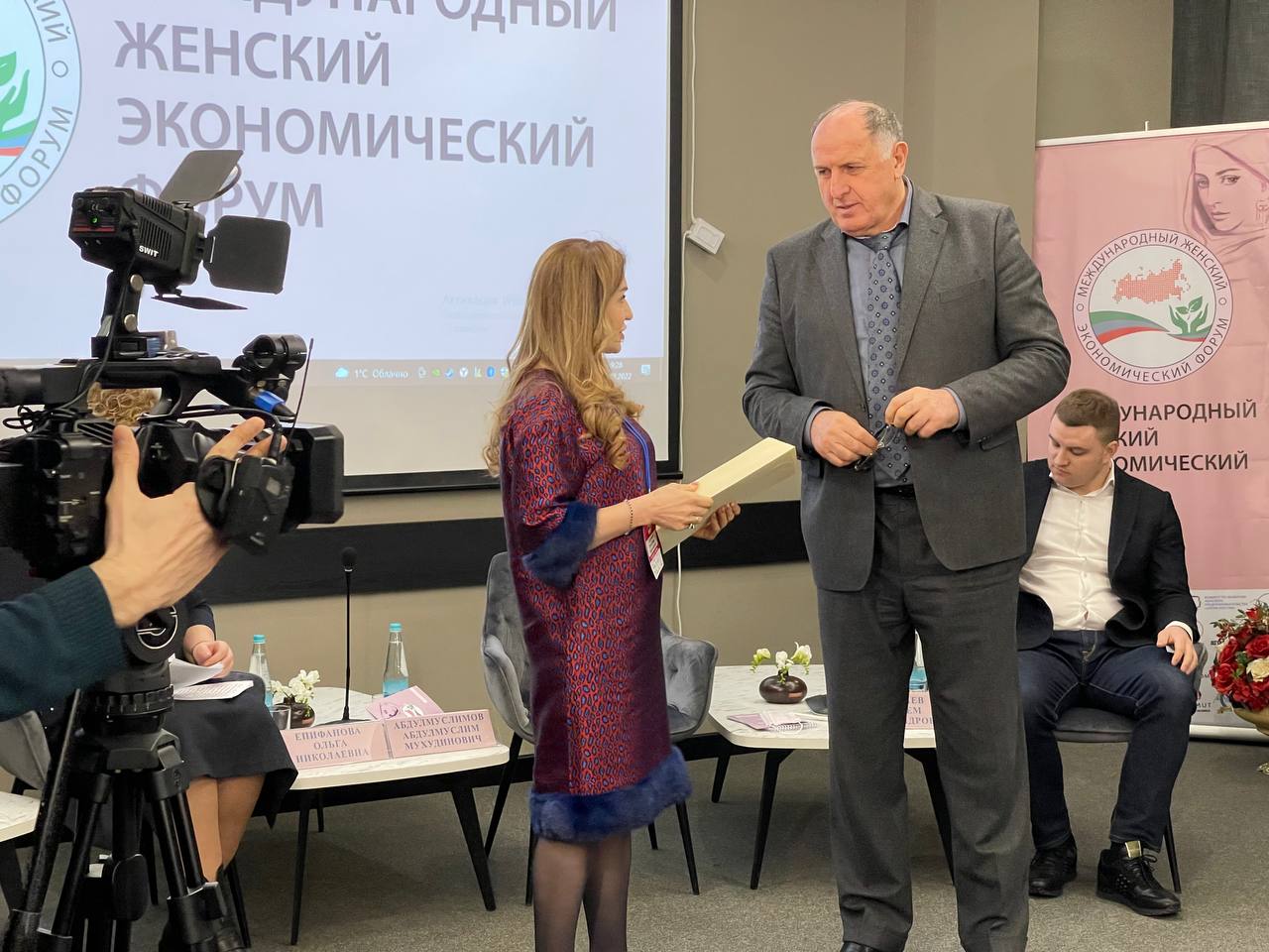 Абдулмуслим Абдулмуслимов поприветствовал участников первого международного женского экономического форума
