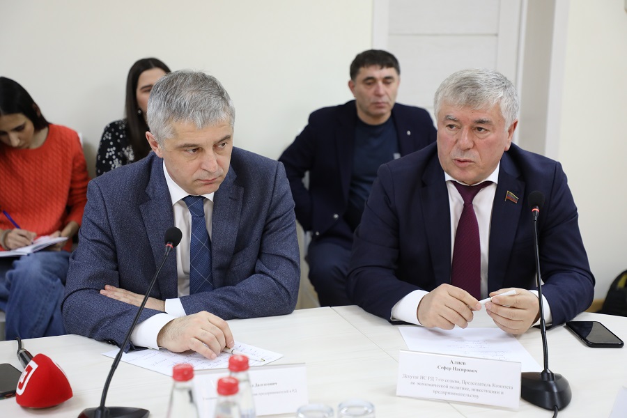 Абдулмуслим Абдулмуслимов призвал поставщиков не наживаться на дагестанцах, необоснованно завышая цены