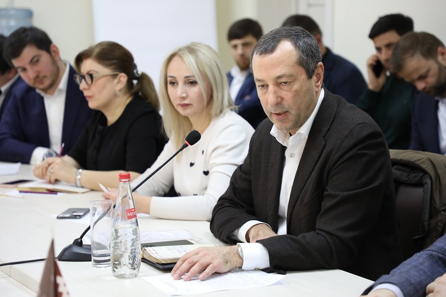 Абдулмуслим Абдулмуслимов призвал поставщиков не наживаться на дагестанцах, необоснованно завышая цены